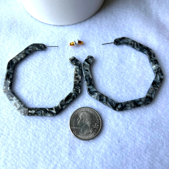 Octagon Resin Hoop Earrings Black & Gray Lightweight NWT - Picture 1 of 5